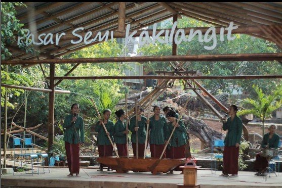 kesenian desa kaki langit